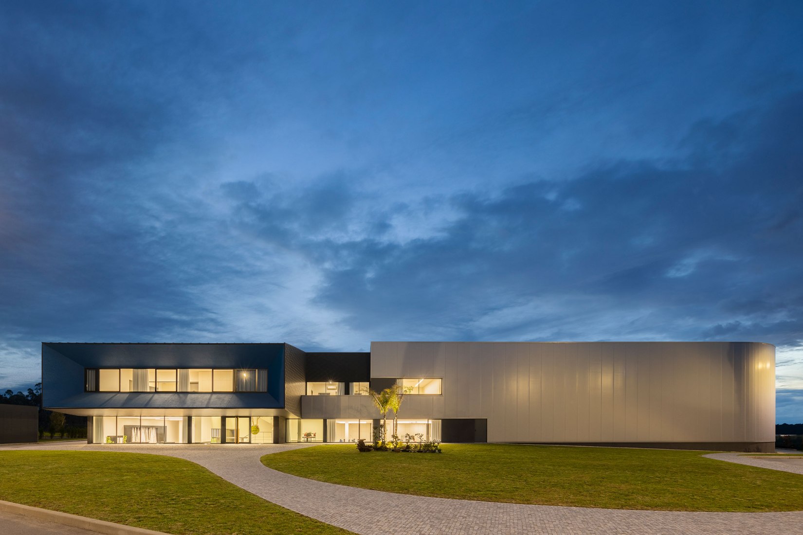 Unidade Industrial Duvalli by 3.14 Arquitectura. Photograph by Ivo Tavares Studio.