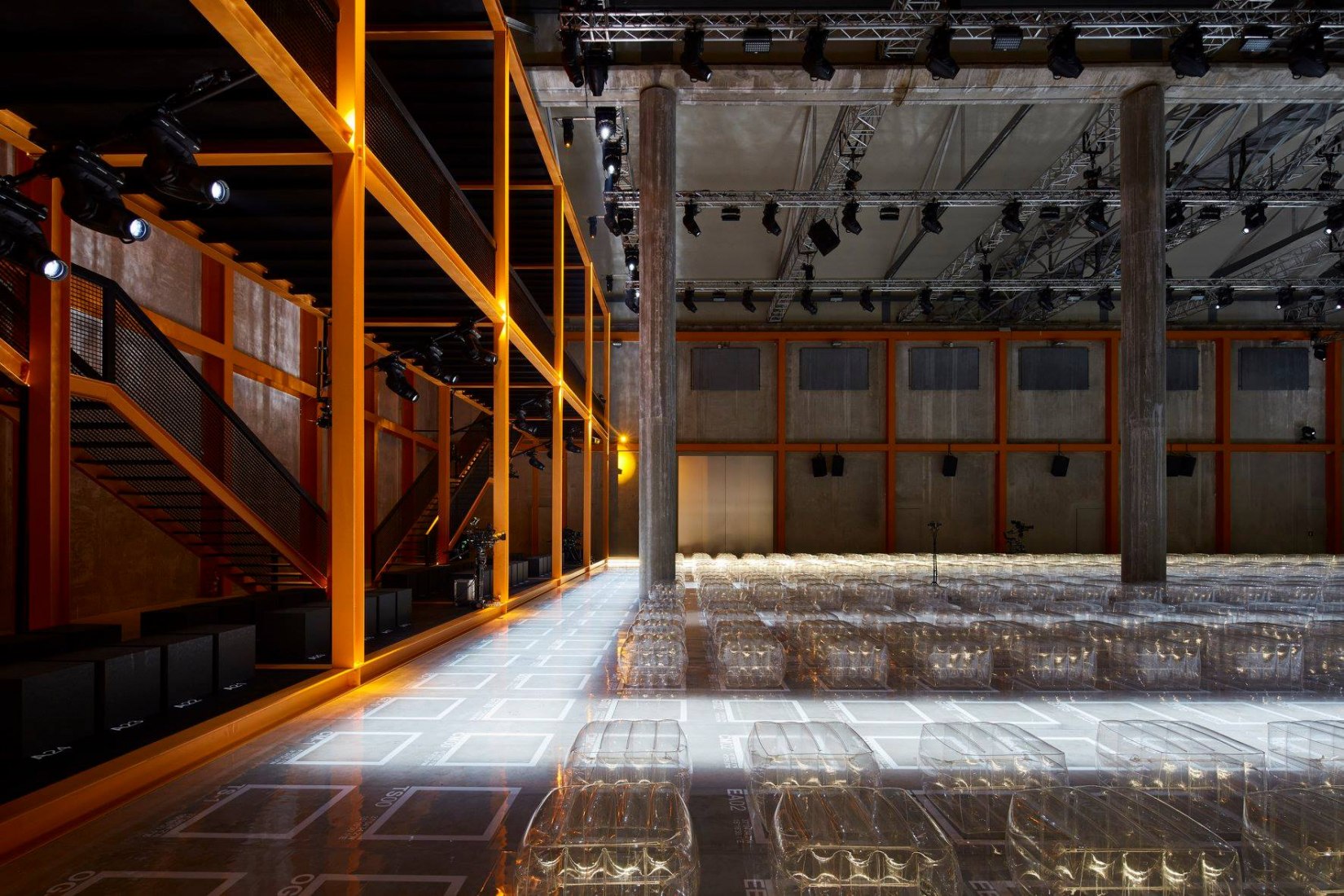 Espacio cartesiano por AMO. Prada, SS 2019 Ropa de mujer. Imagen cortesía de Prada.