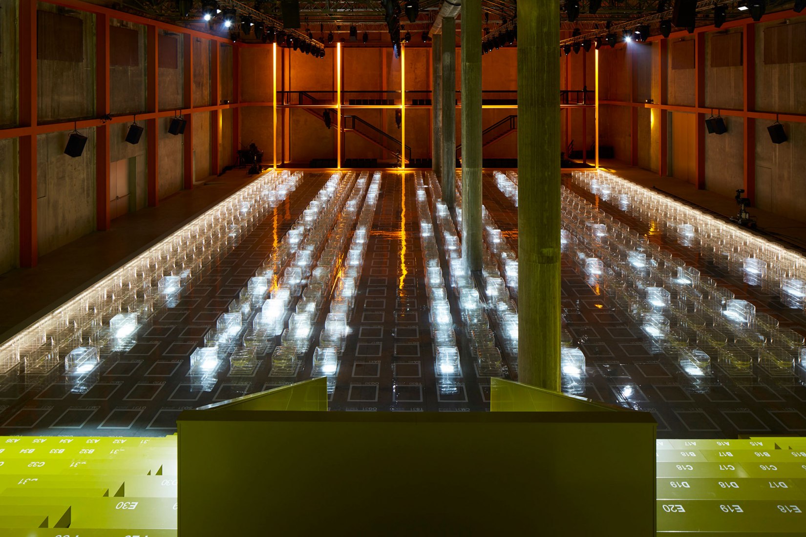 Espacio cartesiano por AMO. Prada, SS 2019 Ropa de mujer. Imagen cortesía de Prada.