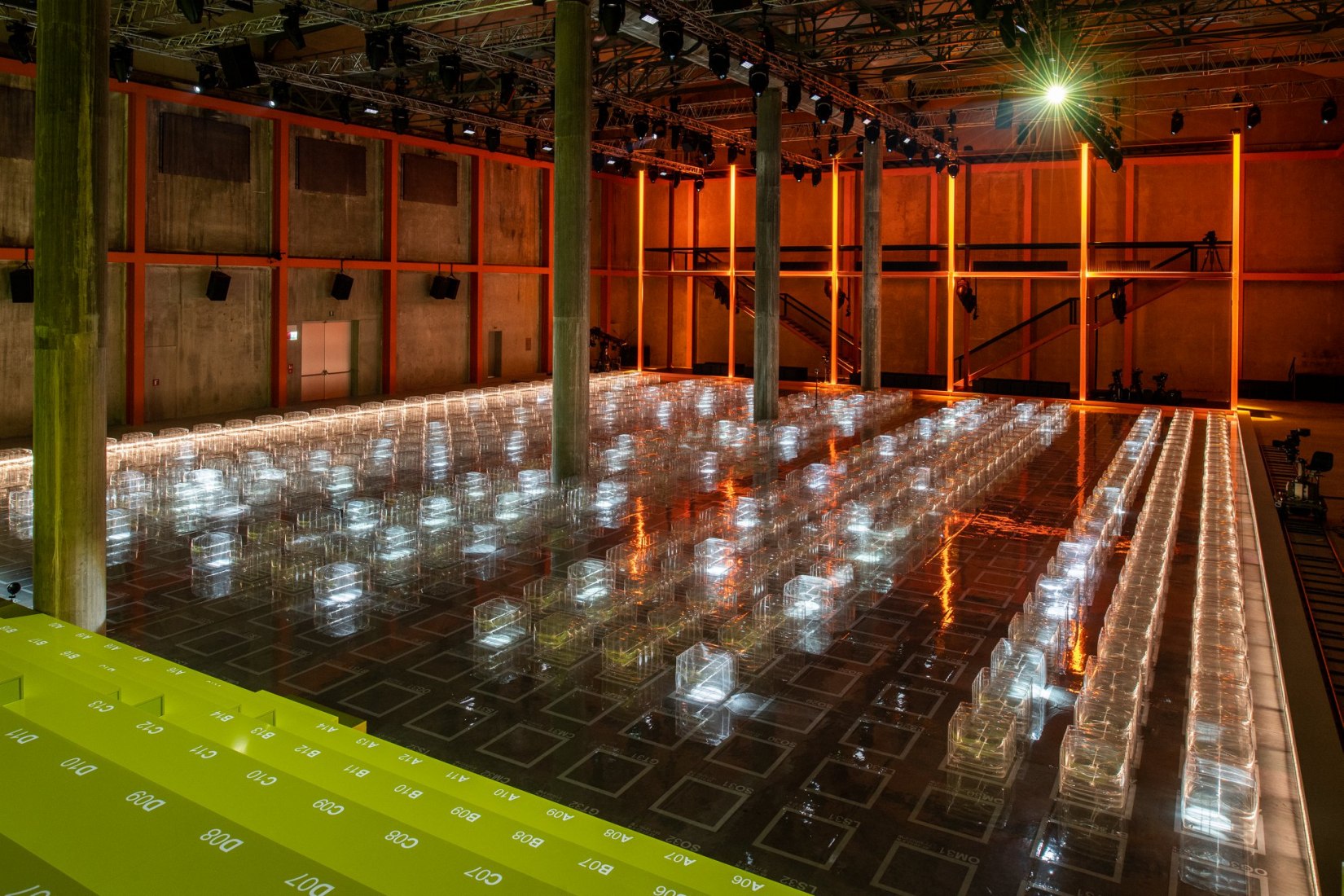 Espacio cartesiano por AMO. Prada, SS 2019 Ropa de mujer. Imagen cortesía de Prada.