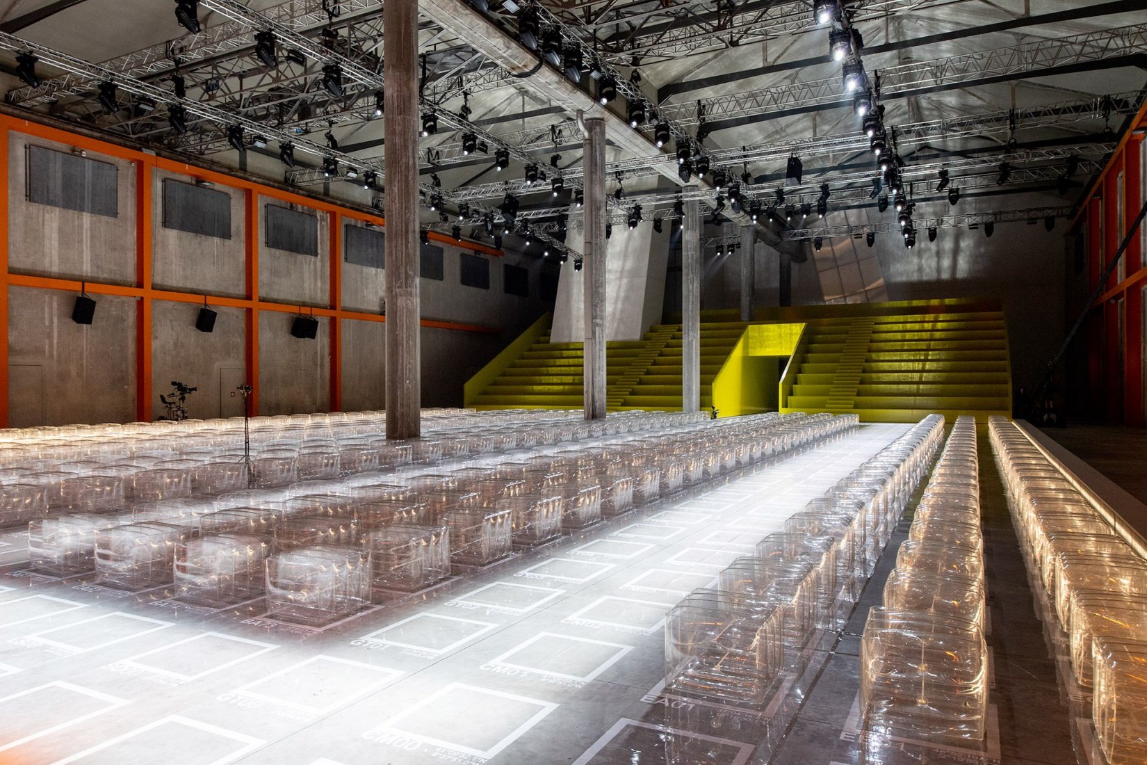 Espacio cartesiano por AMO. Prada, SS 2019 Ropa de mujer. Imagen cortesía de Prada. Fotografía por Alberto Moncada