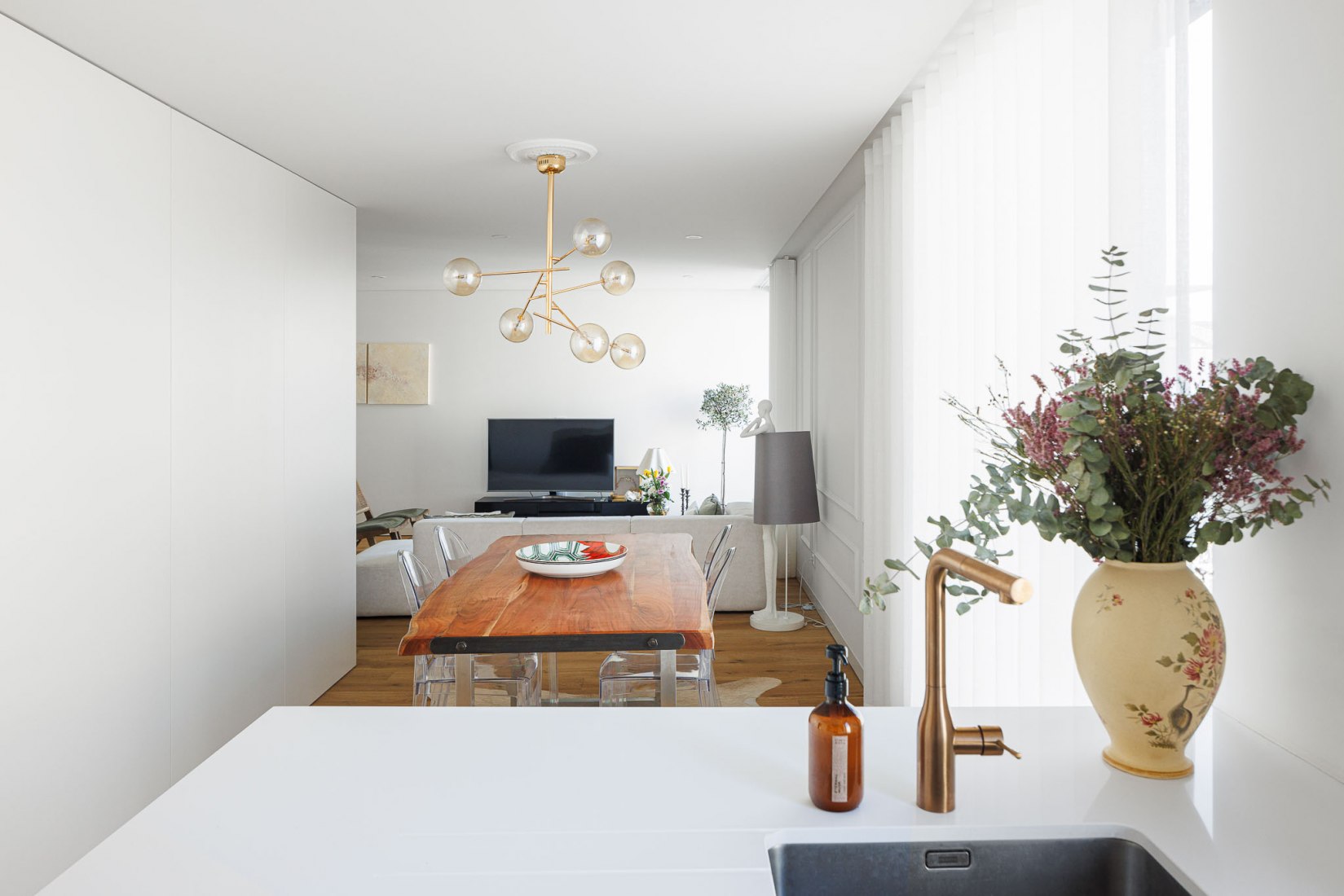 5ª Avenida por Mário Alves arquiteto. Fotografía por Ivo Tavares Studio.