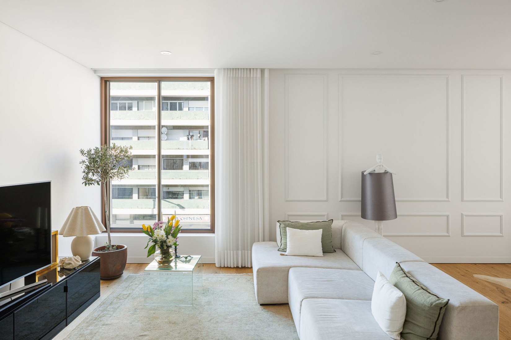 5ª Avenida por Mário Alves arquiteto. Fotografía por Ivo Tavares Studio.