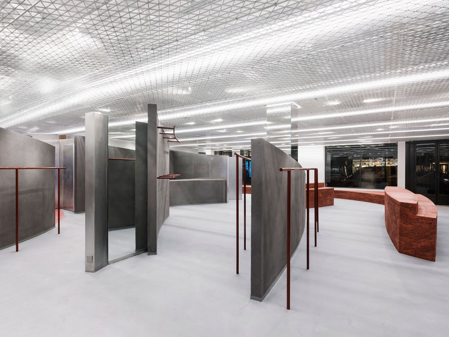 La esencia de Islandia en el interior de la tienda 66° NORTH por Gonzalez Haase AAS. Fotografía por Thomas Meyer.
