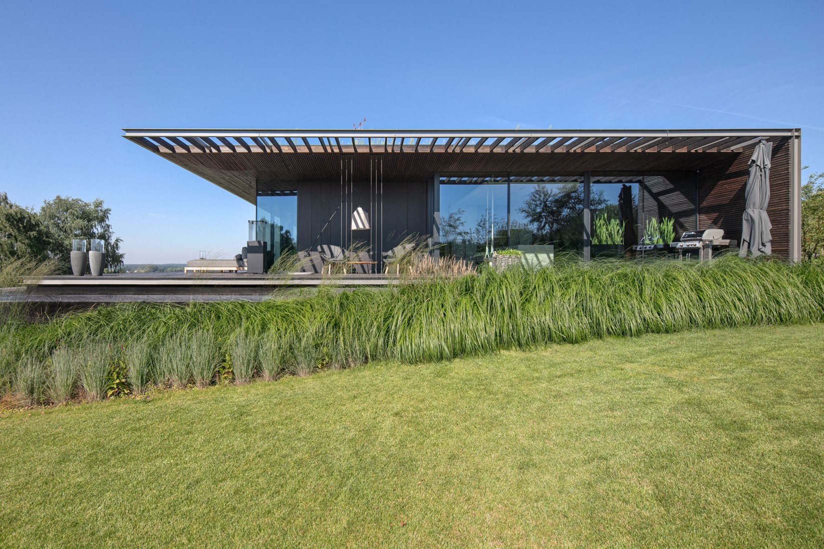 Casa pendiente 35:35 por 77 Studio Architektury. Fotografía por Piotr Krajewski.