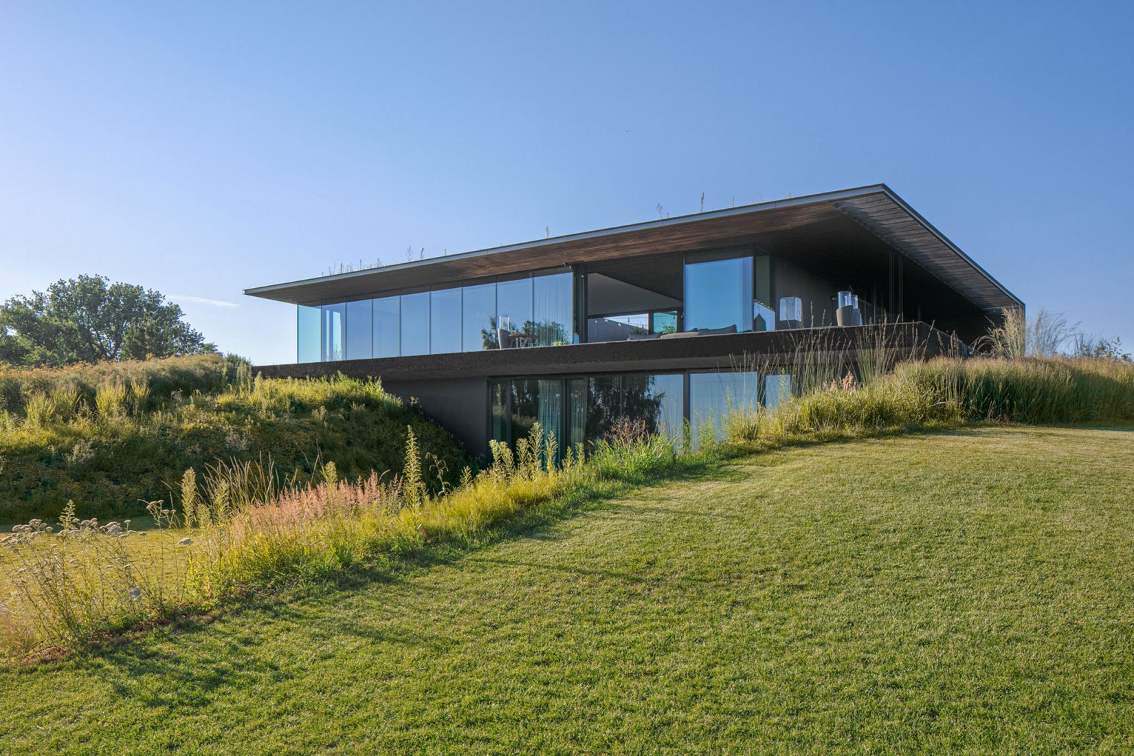 Casa pendiente 35:35 por 77 Studio Architektury. Fotografía por Piotr Krajewski.