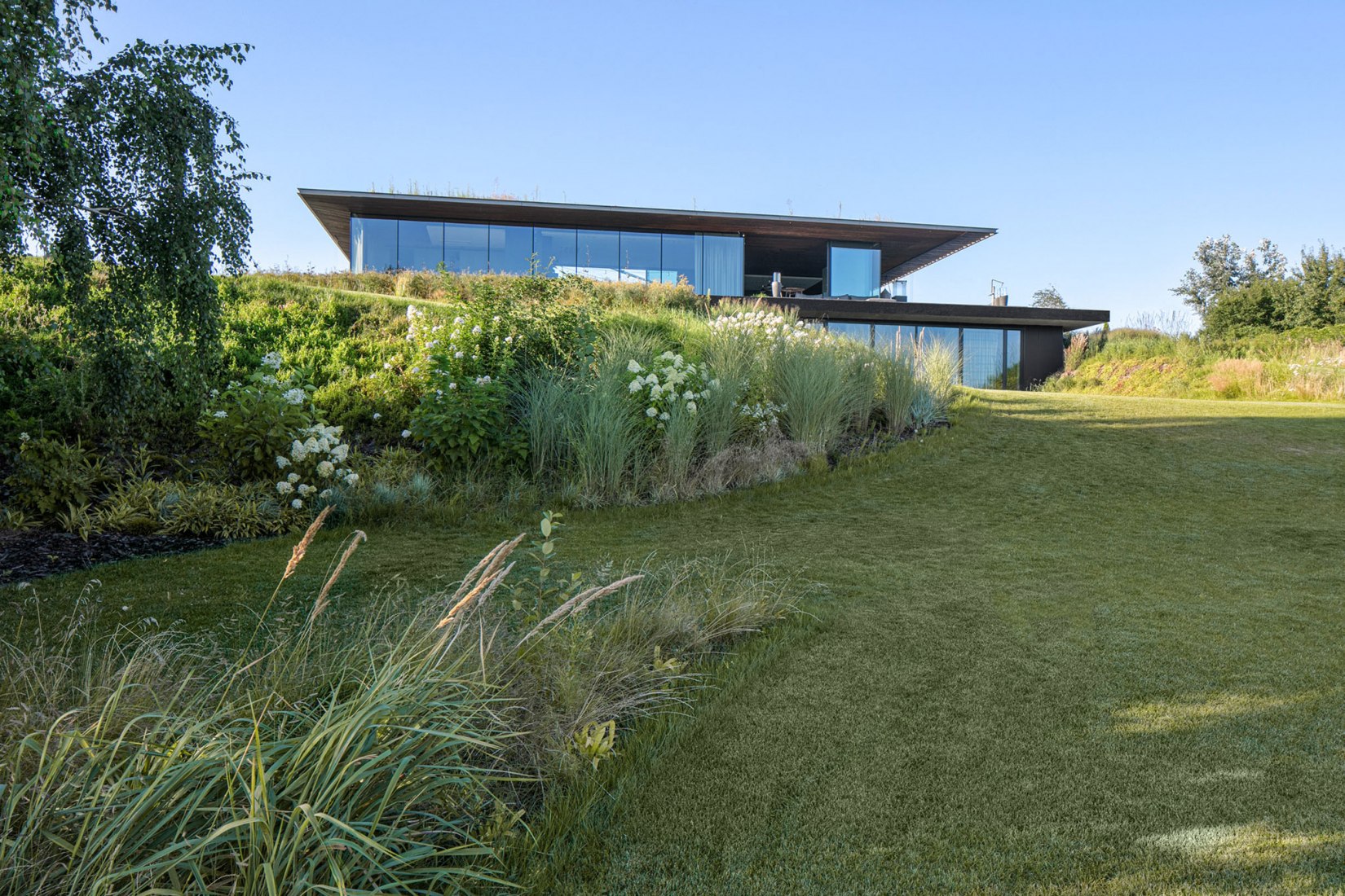 Casa pendiente 35:35 por 77 Studio Architektury. Fotografía por Piotr Krajewski.
