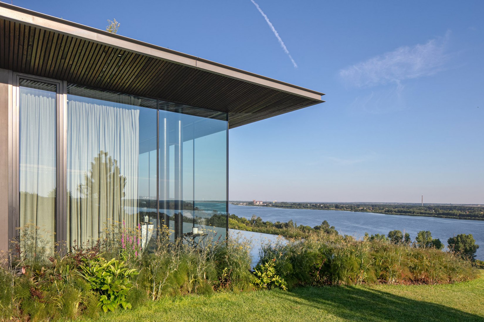 Casa pendiente 35:35 por 77 Studio Architektury. Fotografía por Piotr Krajewski.