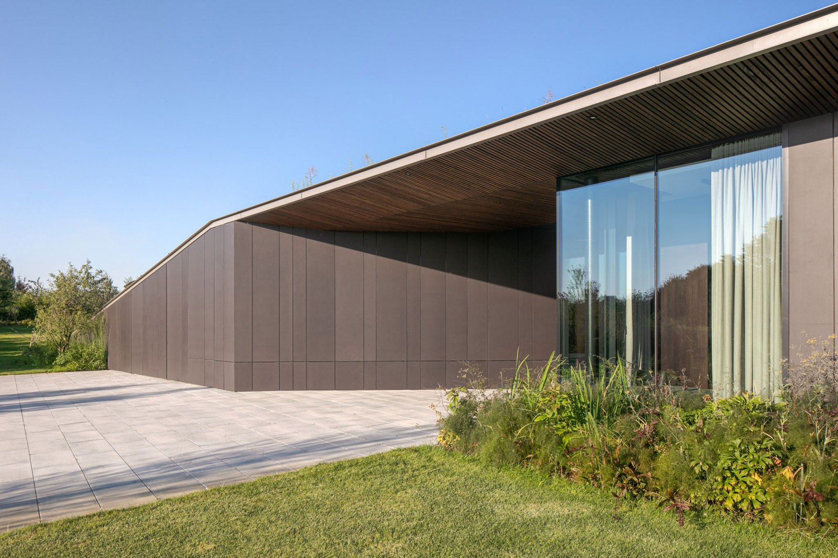 Casa pendiente 35:35 por 77 Studio Architektury. Fotografía por Piotr Krajewski.