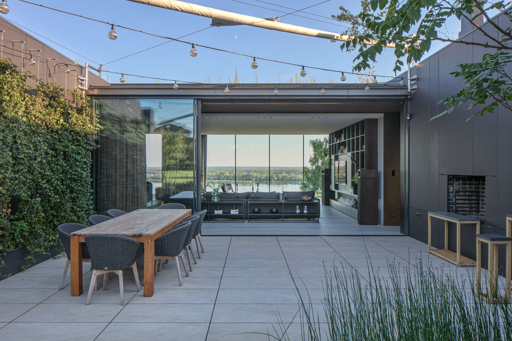 Casa pendiente 35:35 por 77 Studio Architektury. Fotografía por Piotr Krajewski.
