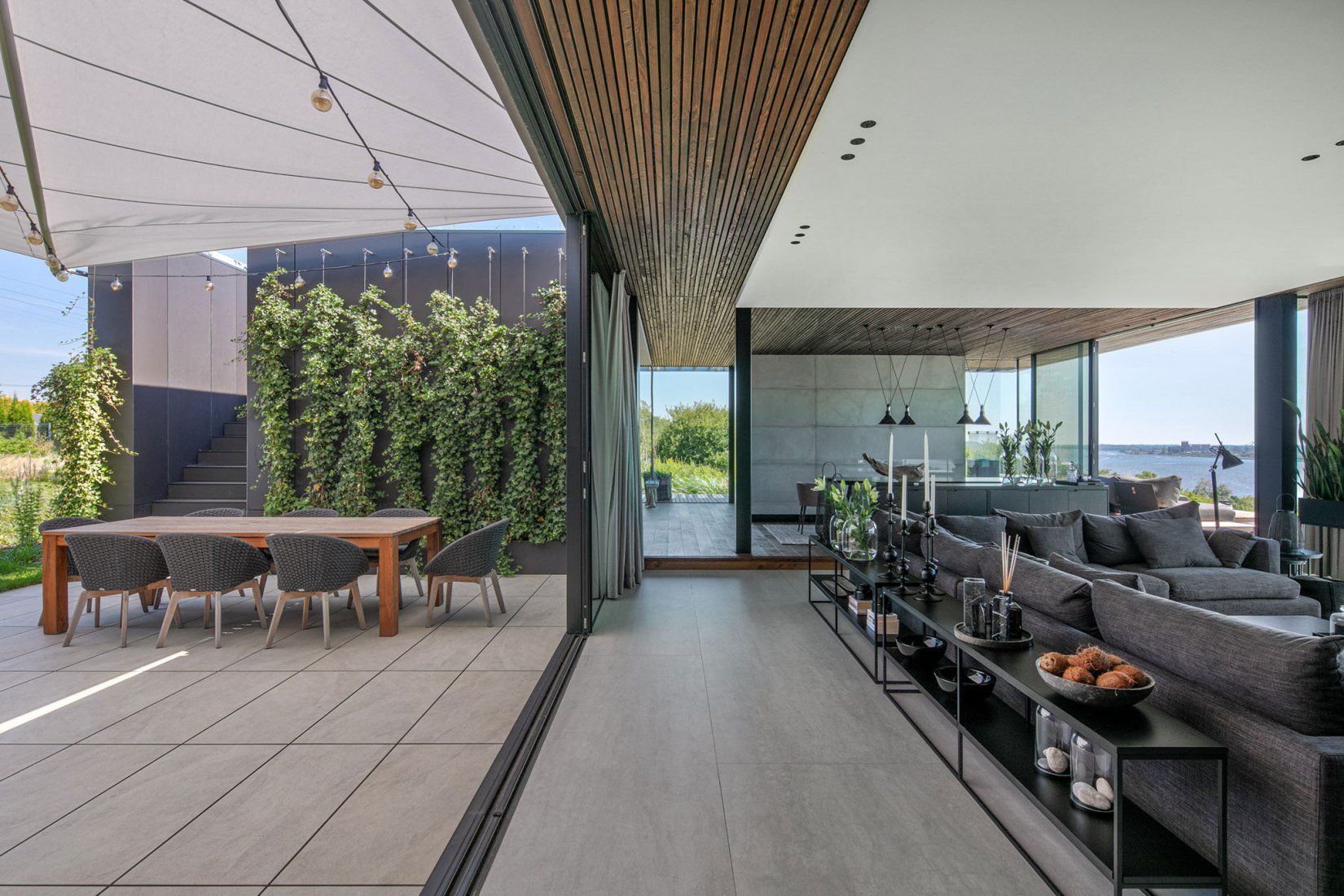 Casa pendiente 35:35 por 77 Studio Architektury. Fotografía por Piotr Krajewski.