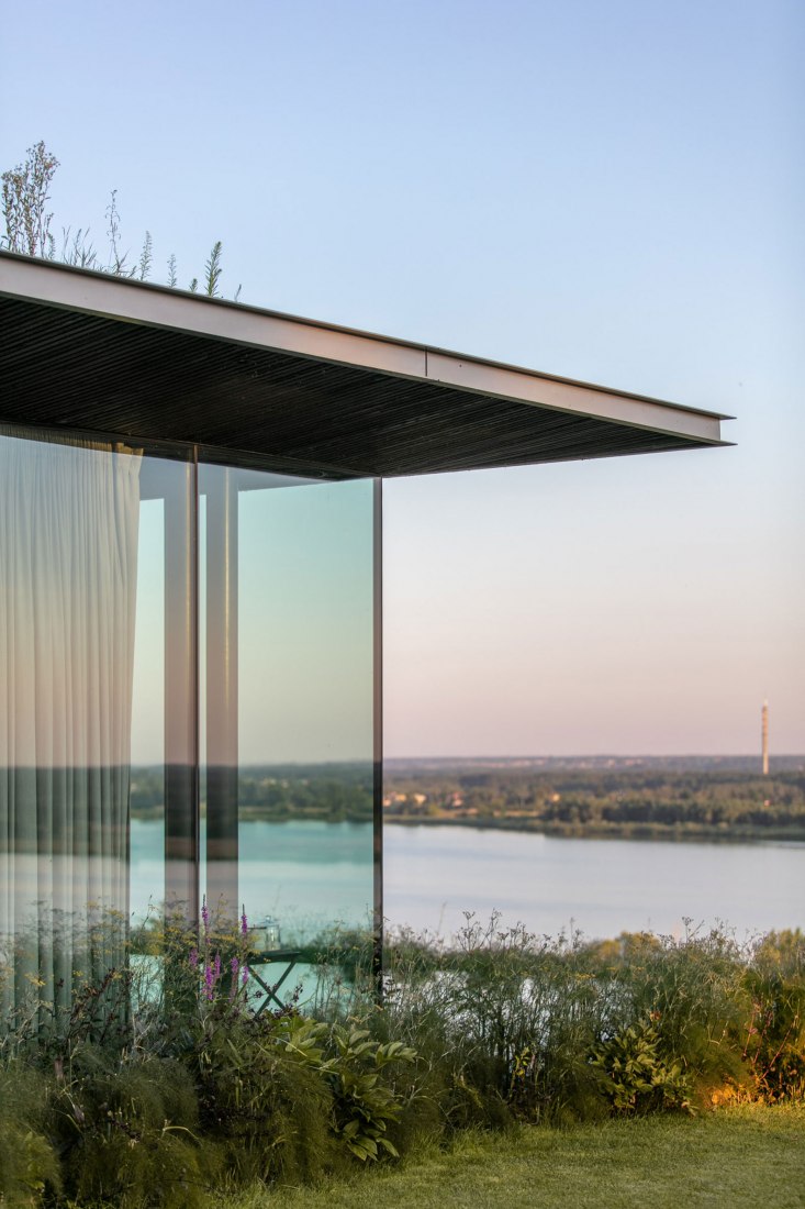 Casa pendiente 35:35 por 77 Studio Architektury. Fotografía por Piotr Krajewski.