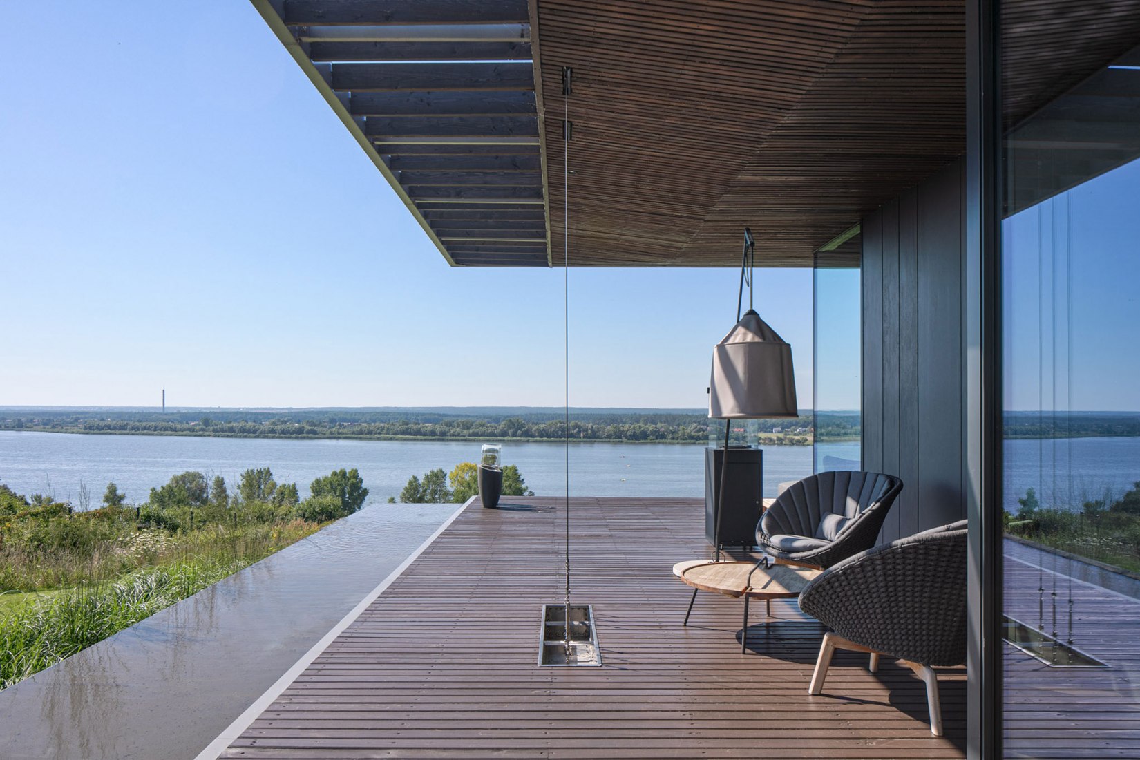 Casa pendiente 35:35 por 77 Studio Architektury. Fotografía por Piotr Krajewski.