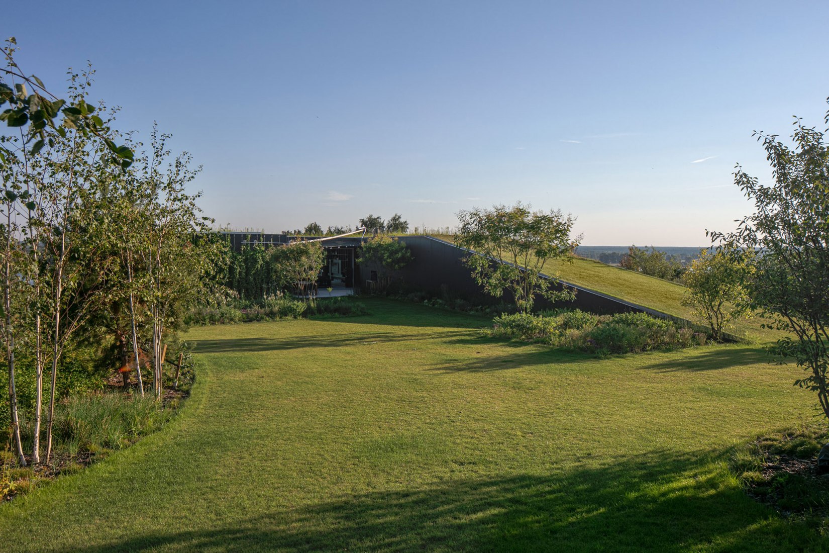Casa pendiente 35:35 por 77 Studio Architektury. Fotografía por Piotr Krajewski.