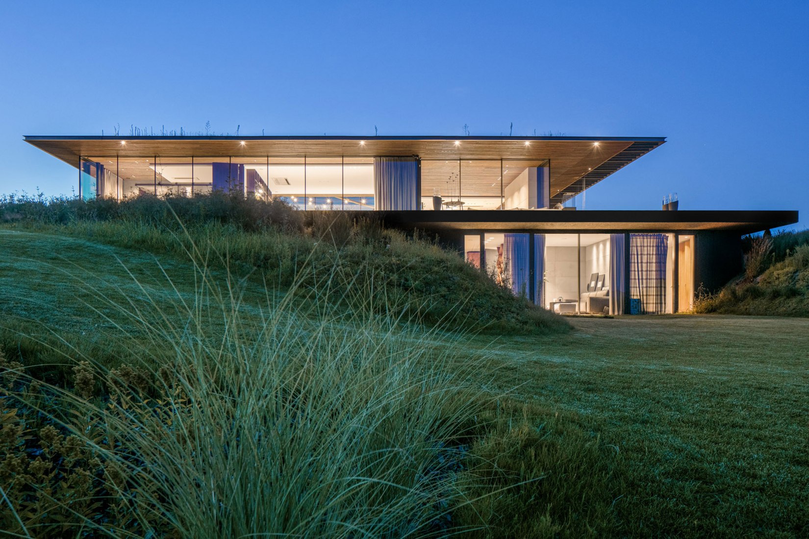 Casa pendiente 35:35 por 77 Studio Architektury. Fotografía por Piotr Krajewski.