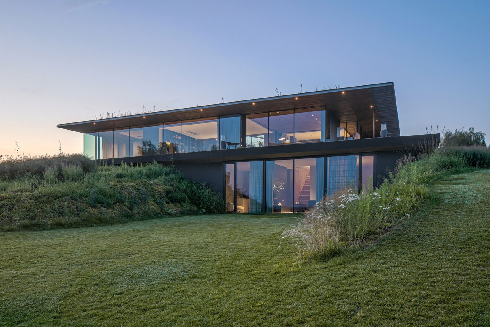 Casa pendiente 35:35 por 77 Studio Architektury. Fotografía por Piotr Krajewski.
