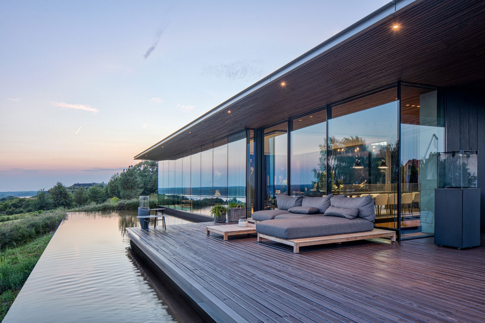 Casa pendiente 35:35 por 77 Studio Architektury. Fotografía por Piotr Krajewski.