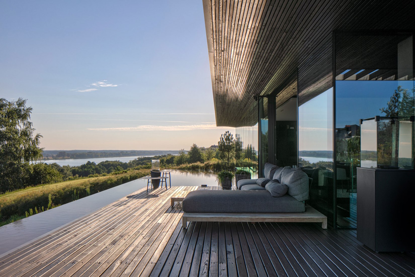 Casa pendiente 35:35 por 77 Studio Architektury. Fotografía por Piotr Krajewski.