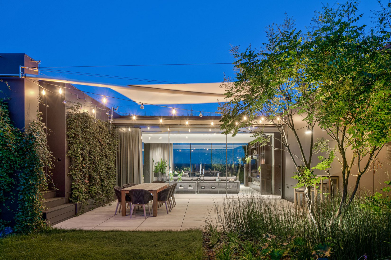 Casa pendiente 35:35 por 77 Studio Architektury. Fotografía por Piotr Krajewski.