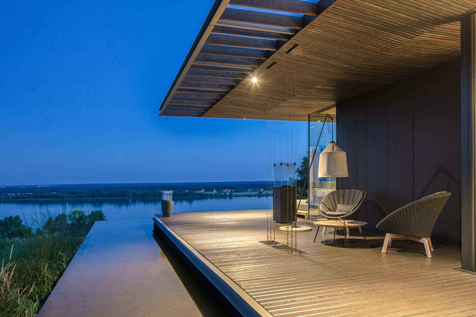Casa pendiente 35:35 por 77 Studio Architektury. Fotografía por Piotr Krajewski.