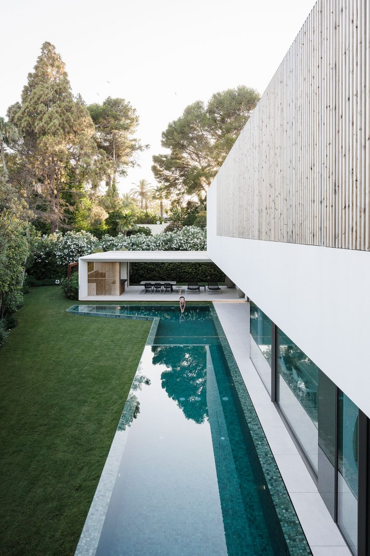 Villa Guadalmina by 969 Arquitectos. Photograph by Fernando Alda.