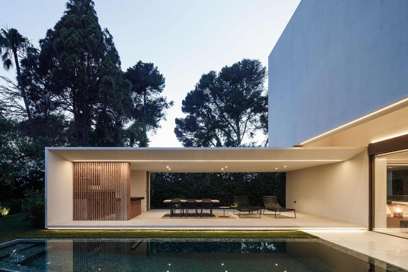 Villa Guadalmina by 969 Arquitectos. Photograph by Fernando Alda.