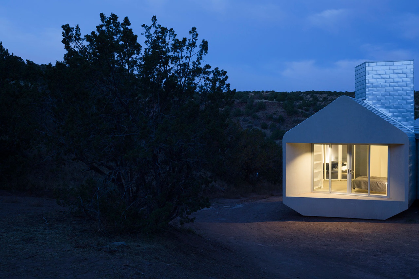 Vista exterior. Casa Element por MOS architects. Fotografía © Florian Holzherr.