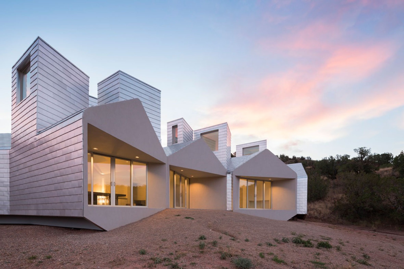 Vista exterior. Casa Element por MOS architects. Fotografía © Florian Holzherr. 