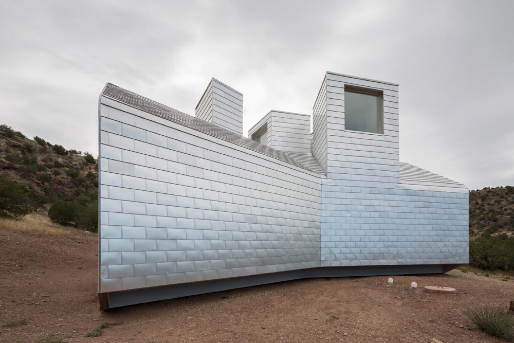 Vista exterior. Casa Element por MOS architects. Fotografía © Florian Holzherr. 