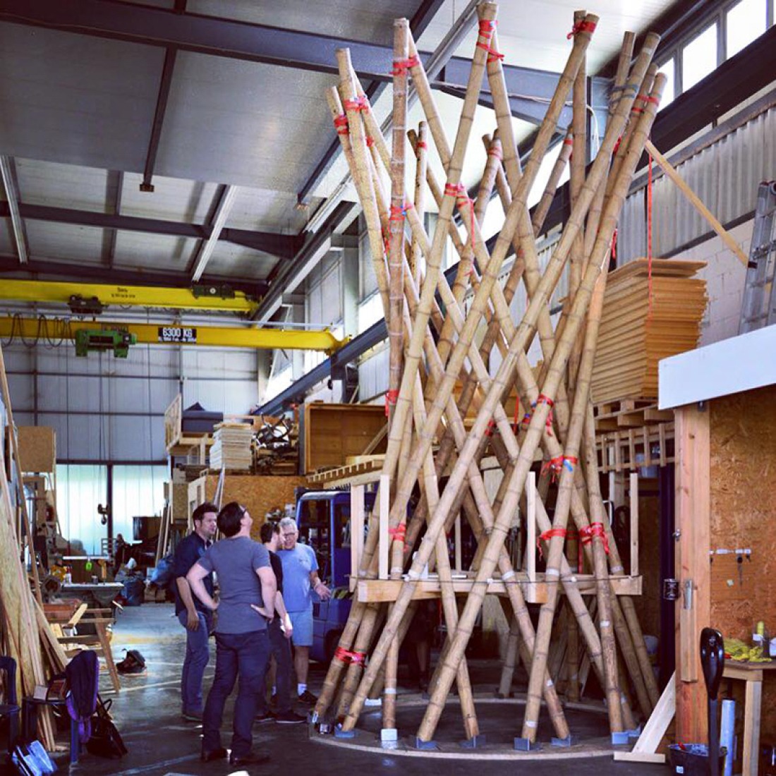Assembling the bamboo support structure. ZeitRäume Pavilion by HHF Architects.