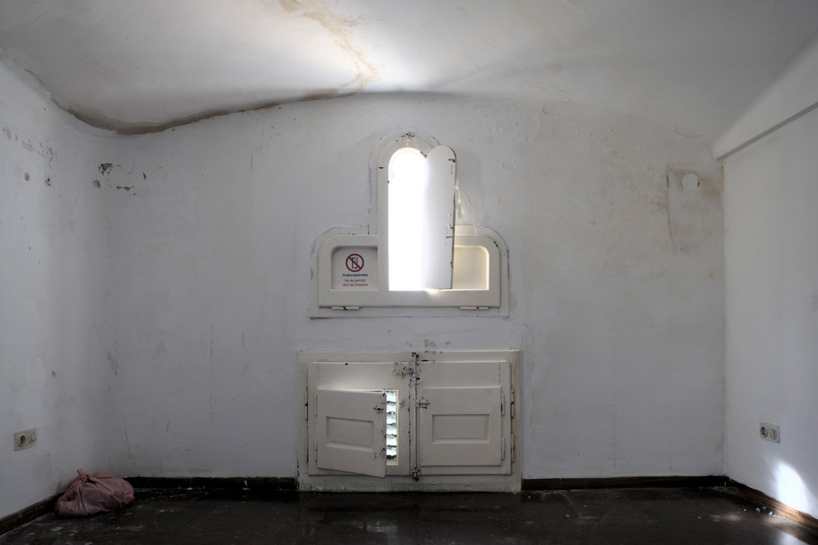 The sick hospital by Josep Mª de Llobet. Photography © Josep Mª de Llobet