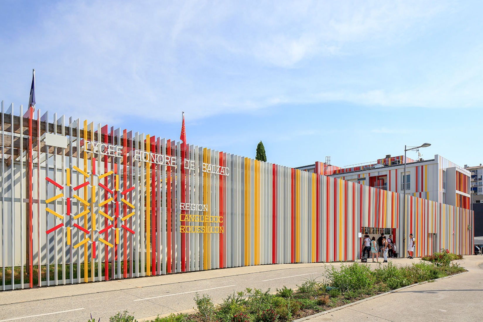 Vista exterior de la Ampliación del Instituto Agrícola Honoré de Balzac, por NBJ Architectes. Fotografía © photoarchitecture.com Paul Kozlowski. Cortesía de v2com.