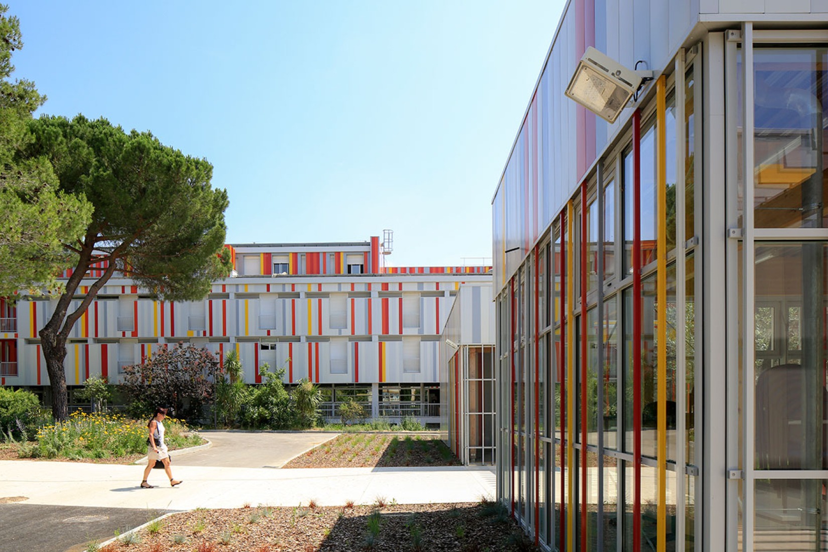 Vista exterior de la Ampliación del Instituto Agrícola Honoré de Balzac, por NBJ Architectes. Fotografía © photoarchitecture.com Paul Kozlowski. Cortesía de v2com.