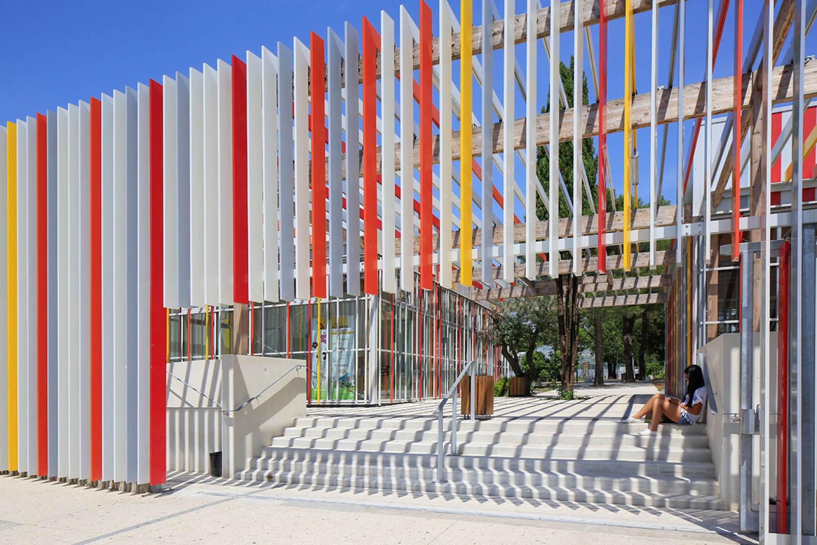 Ampliación del Instituto Agrícola Honoré de Balzac, por NBJ Architectes. Fotografía © photoarchitecture.com Paul Kozlowski. Cortesía de v2com.