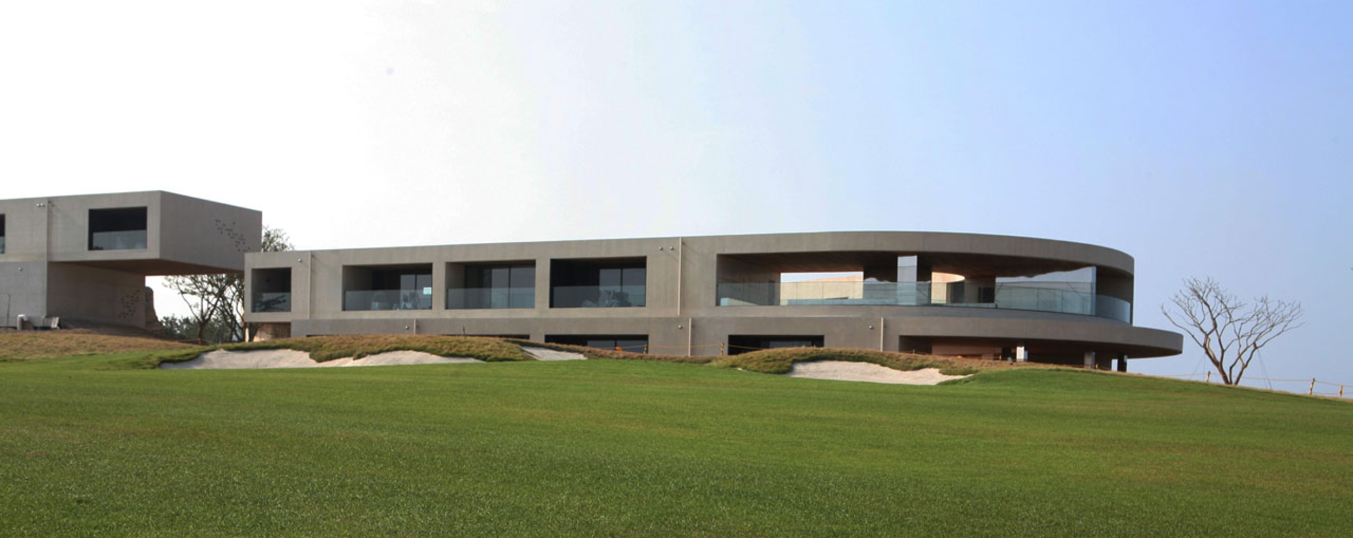 Namhae Southcape Linear Suite Hotel by BCHO Architets. Photography by ByoungSoo Cho.