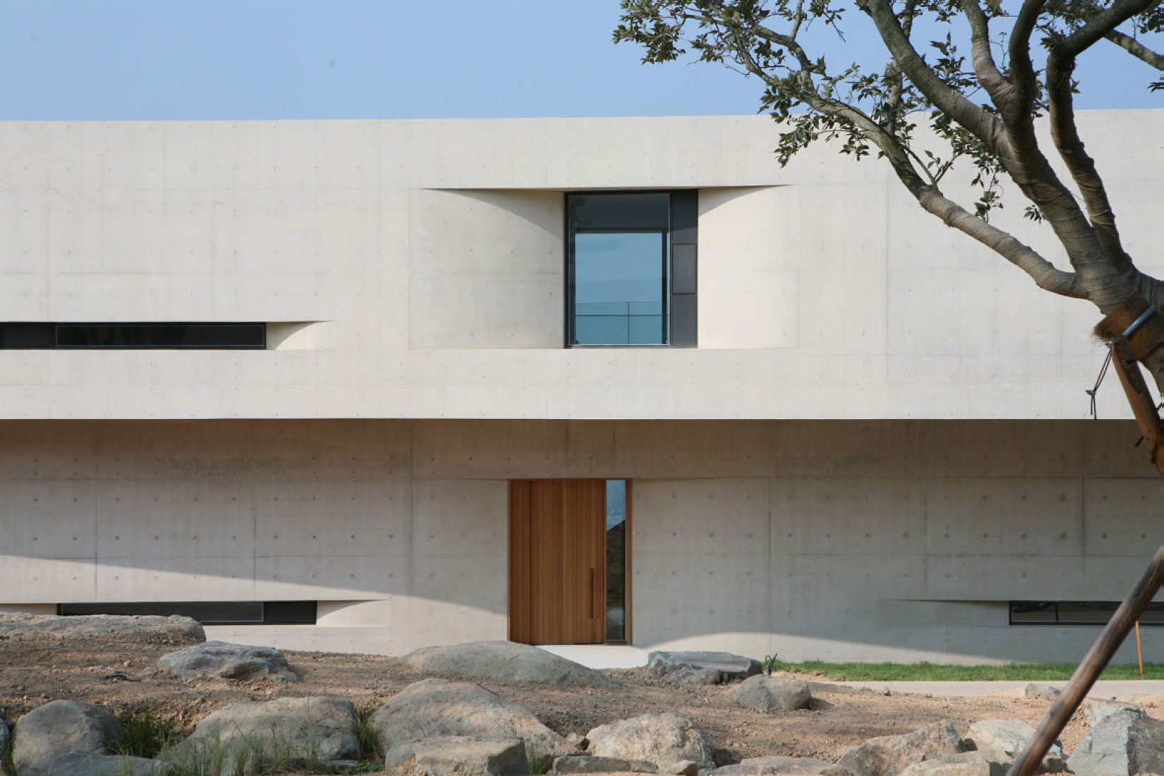 Namhae Southcape Linear Suite Hotel by BCHO Architets. Photography by ByoungSoo Cho.