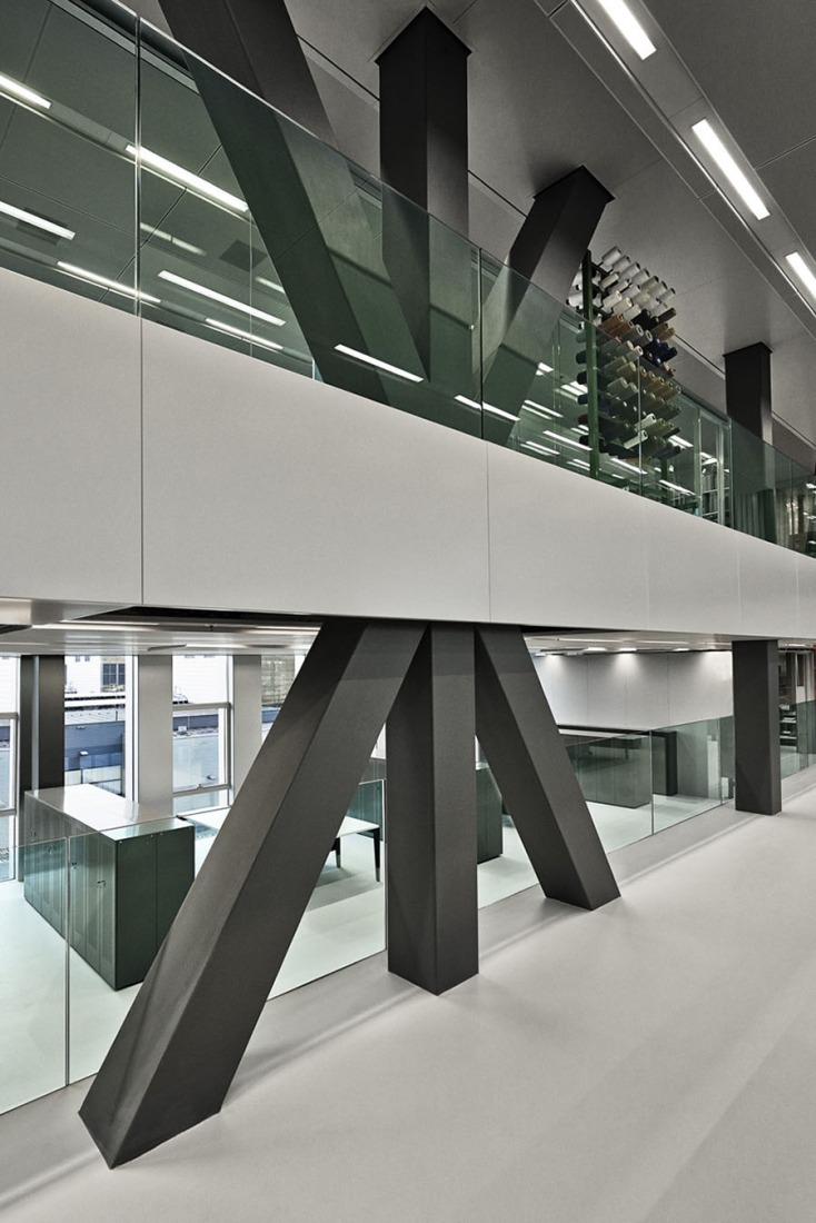 Detalle de estructura interior. Vista interior de la nueva sede de G-Star RAW por OMA. Fotografía © G-Star RAW. Cortesía de OMA. 