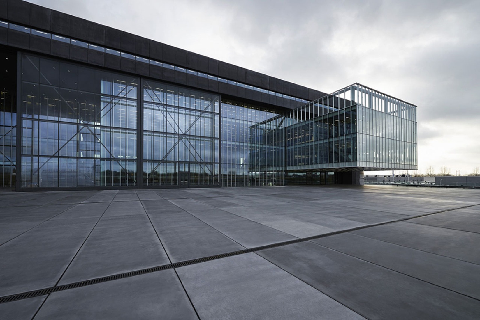 Vista exterior de la nueva sede de G-Star RAW por OMA. Fotografía © G-Star RAW. Cortesía de OMA. 
