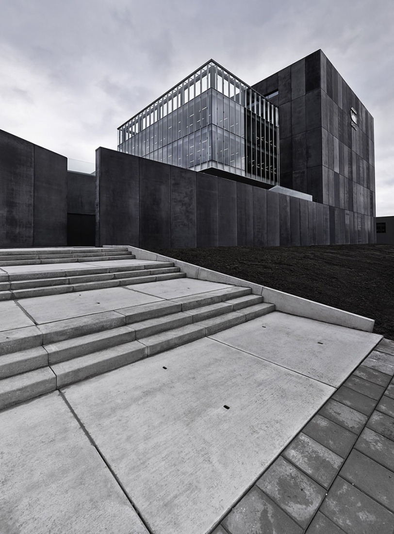 Vista exterior de la nueva sede de G-Star RAW por OMA. Fotografía © G-Star RAW. Cortesía de OMA. 
