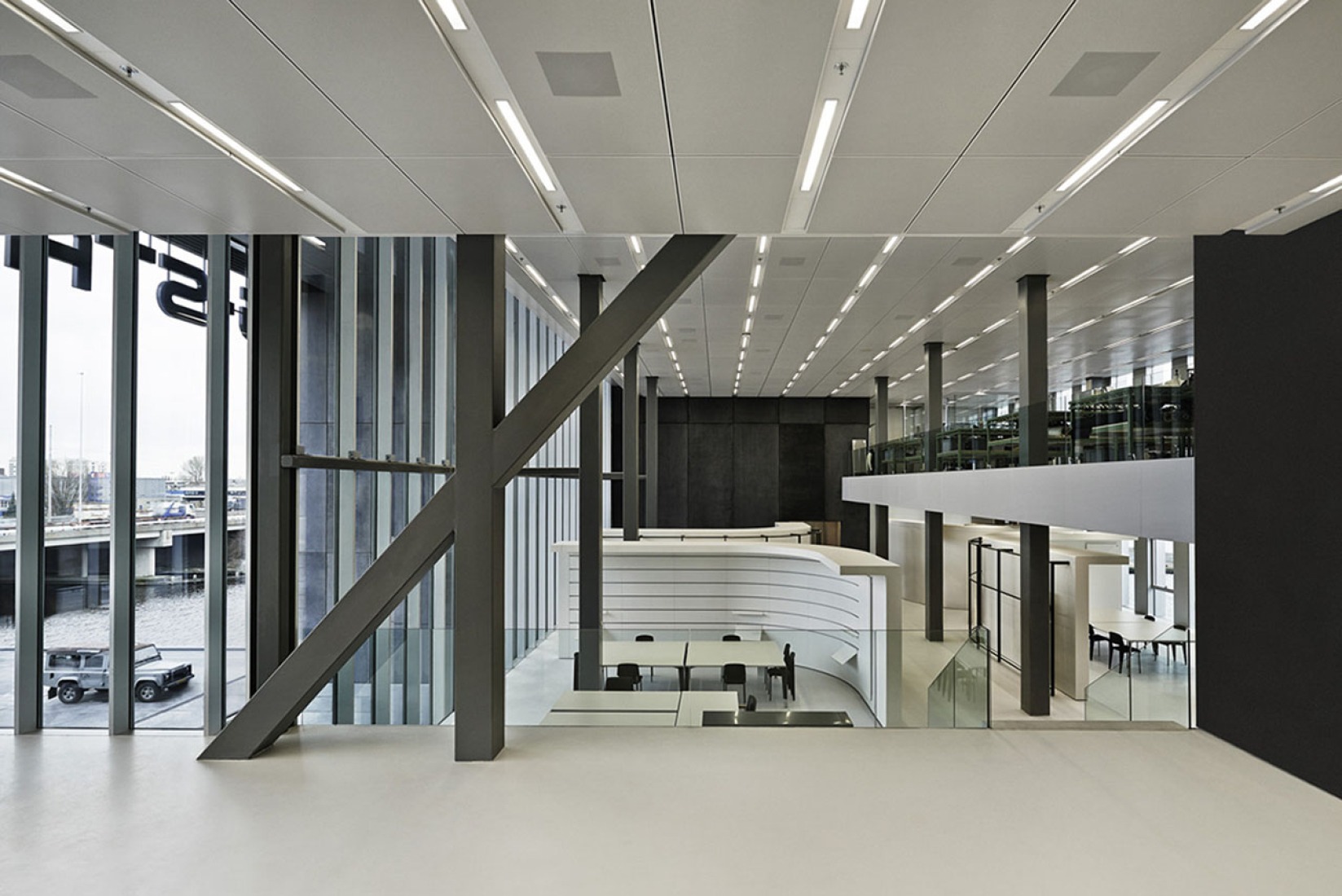 Vista interior de la nueva sede de G-Star RAW por OMA. Fotografía © G-Star RAW. Cortesía de OMA. 