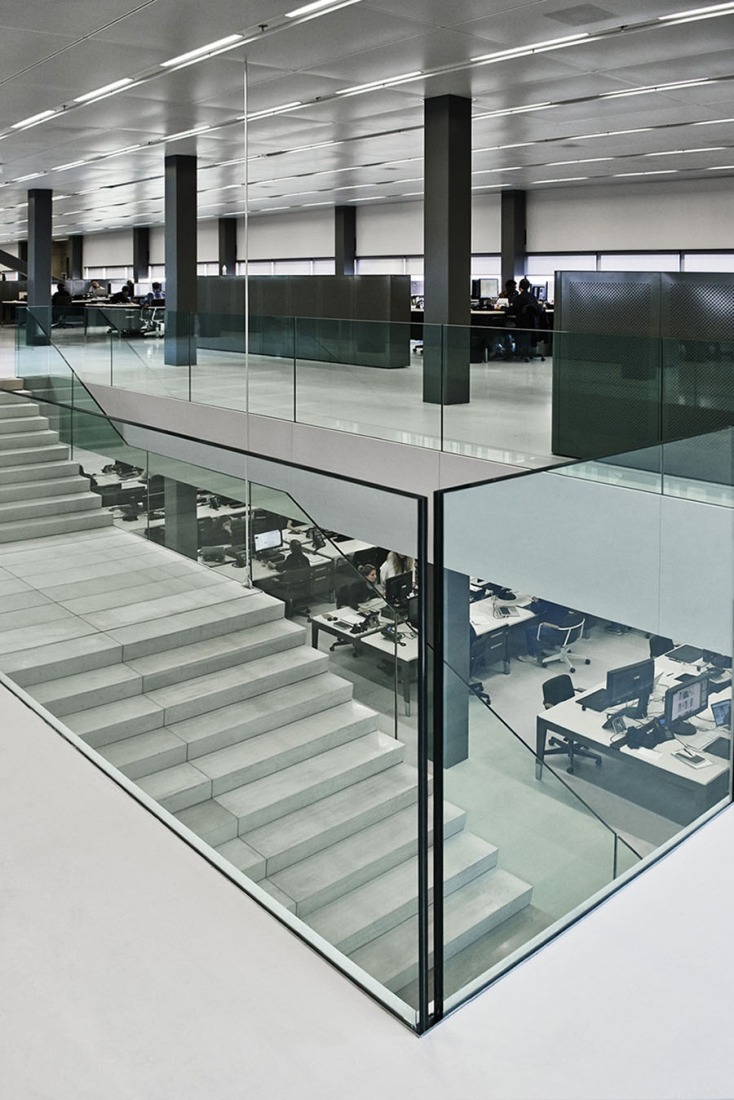 Escaleras. Vista interior de la nueva sede de G-Star RAW por OMA. Fotografía © G-Star RAW. Cortesía de OMA. 