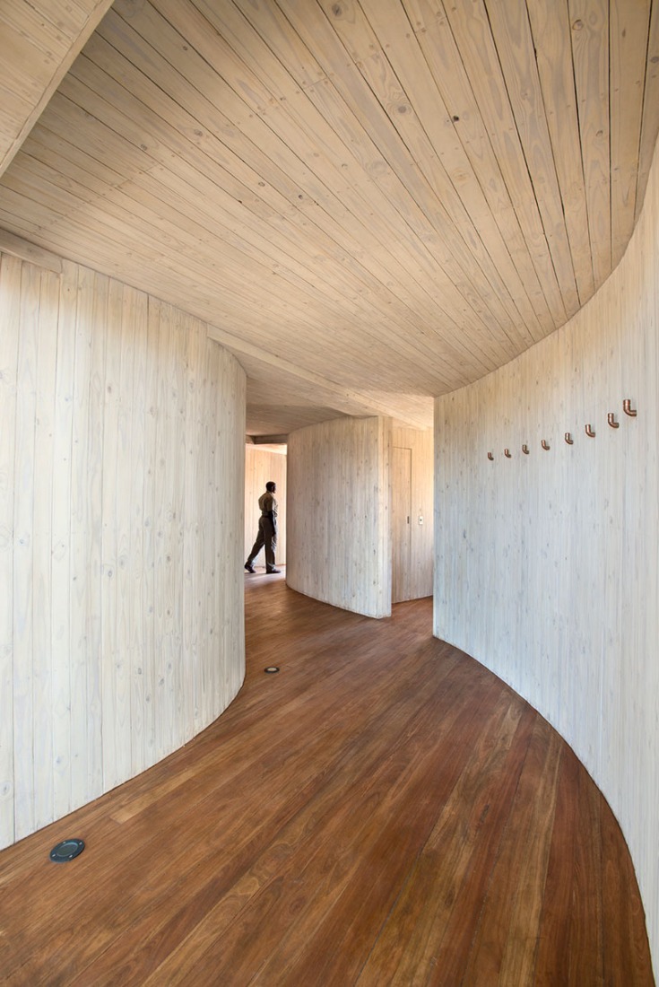 View of the lodge of the Sandibe Okavango Safari in Botswana, by Nicholas Plewman Architects and Michaelis Boyd Architects. Photography © Dook. 