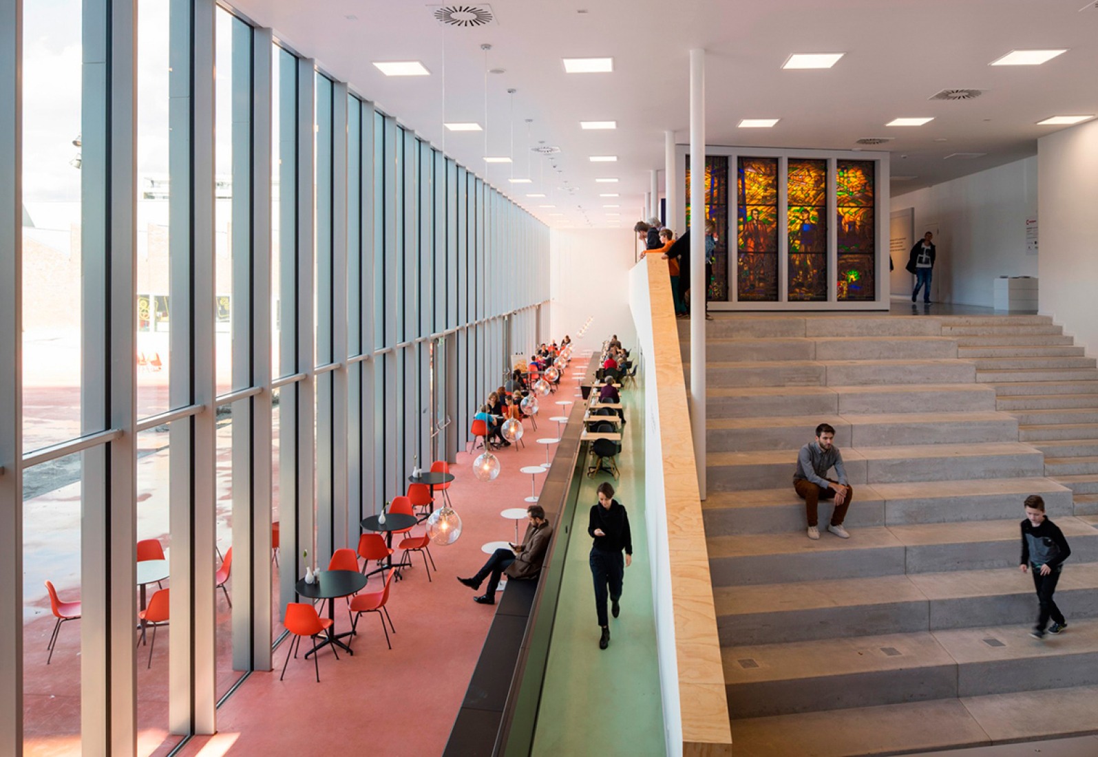 Restaurante. Museumplein Limburg por Shift architecture urbanism. Fotografía © Rene de Wit, Henny van Belkom, Kenneth Tan.
