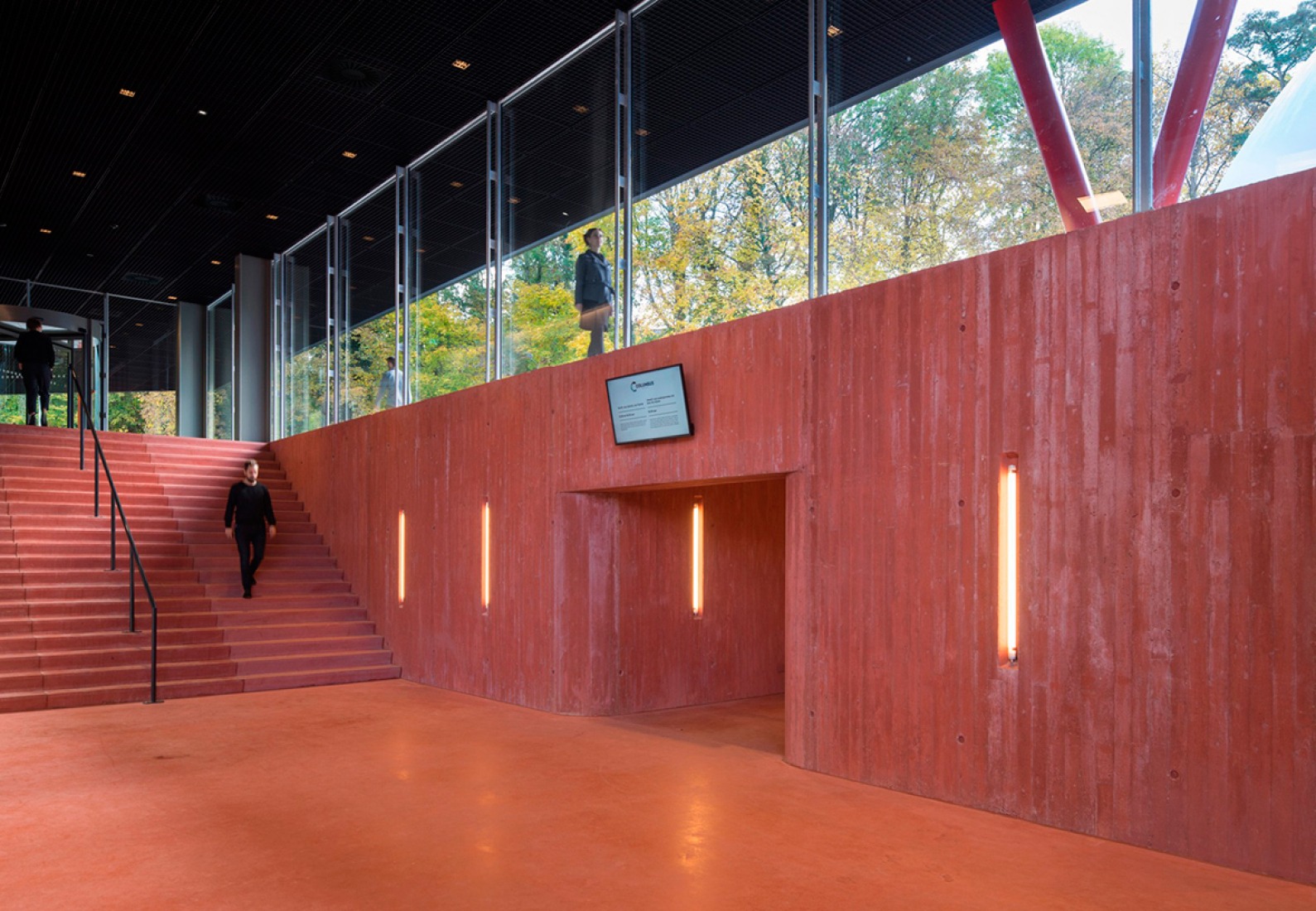 Vista hacia la entrada este. Museumplein Limburg por Shift architecture urbanism. Fotografía © Rene de Wit, Henny van Belkom, Kenneth Tan.