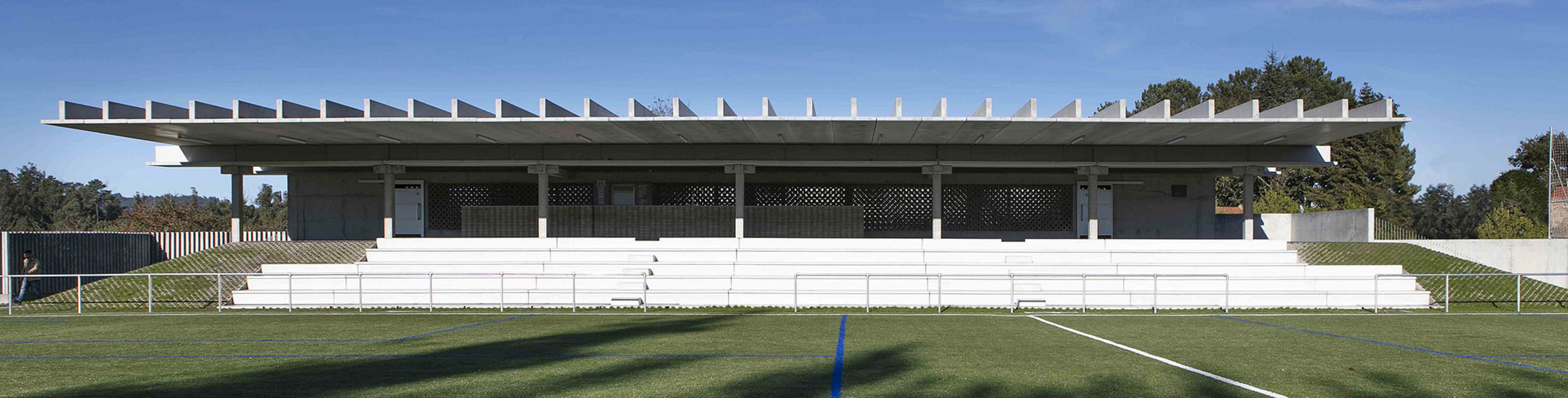 Campo de fútbol A Gandareira por Abraham Castro y Carlos Pita. Fotografía cortesía de los autores.