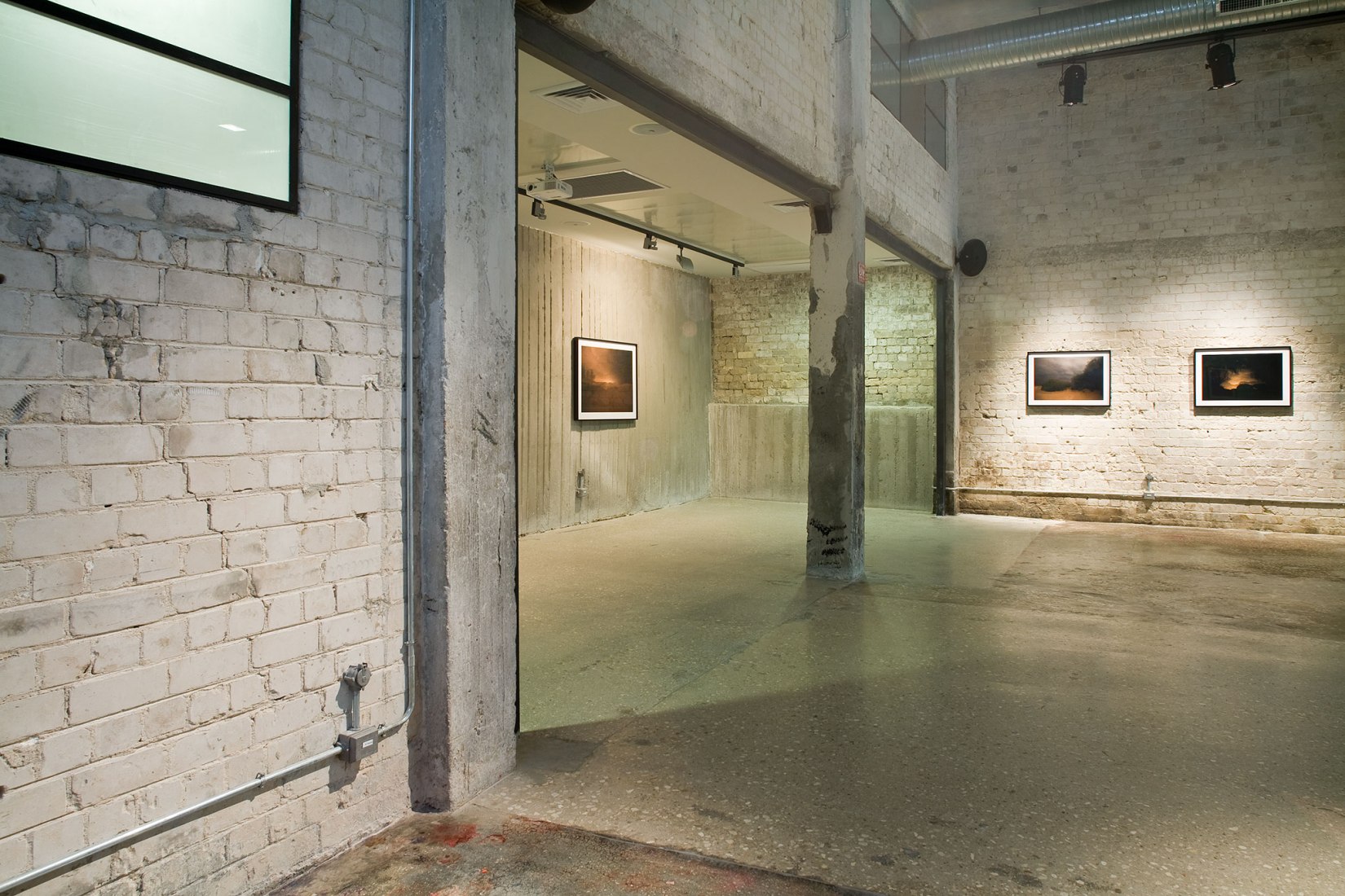 Contemporary, galería de arte por A.Lerman Architects. Fotografía por Amit Geron