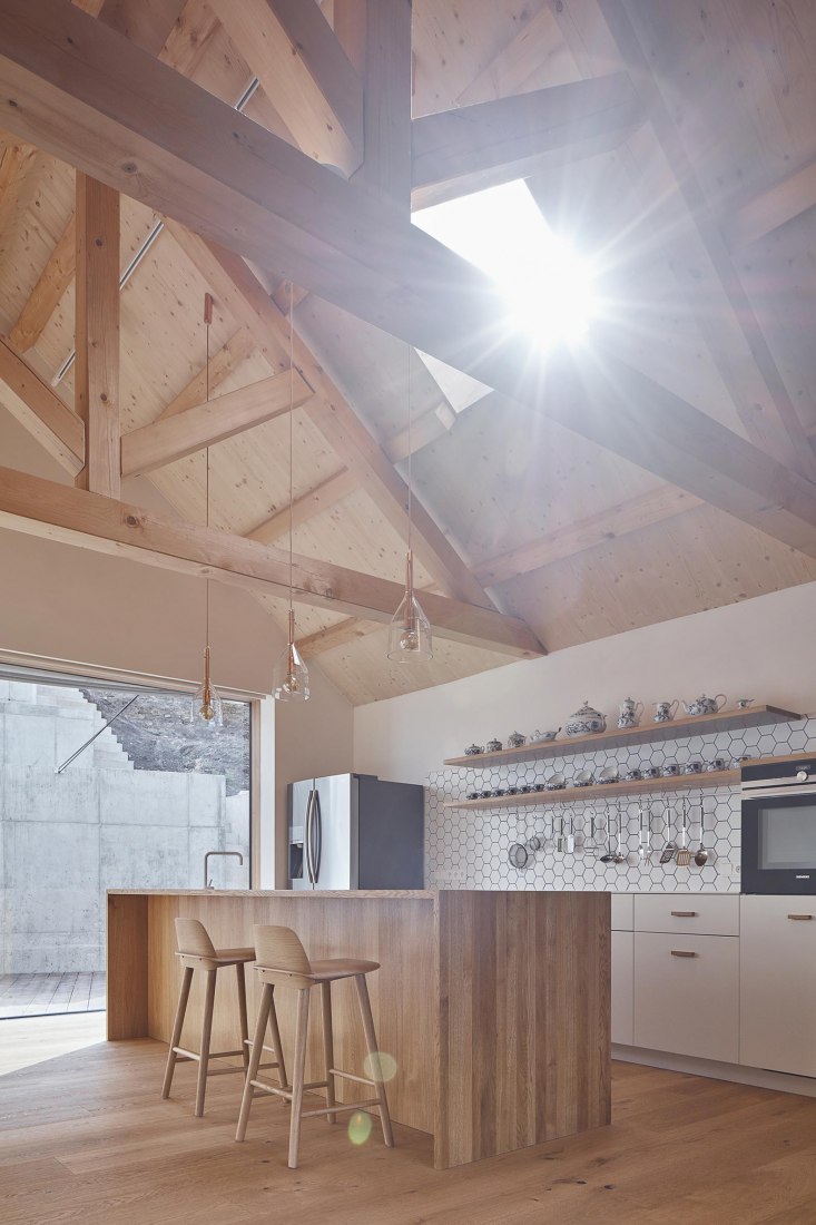 Casa unifamiliar en Jinonice por Atelier 111 arquitectos. Fotografia por BoysPlayNice / Jakub Skokan, Martin Tuma
