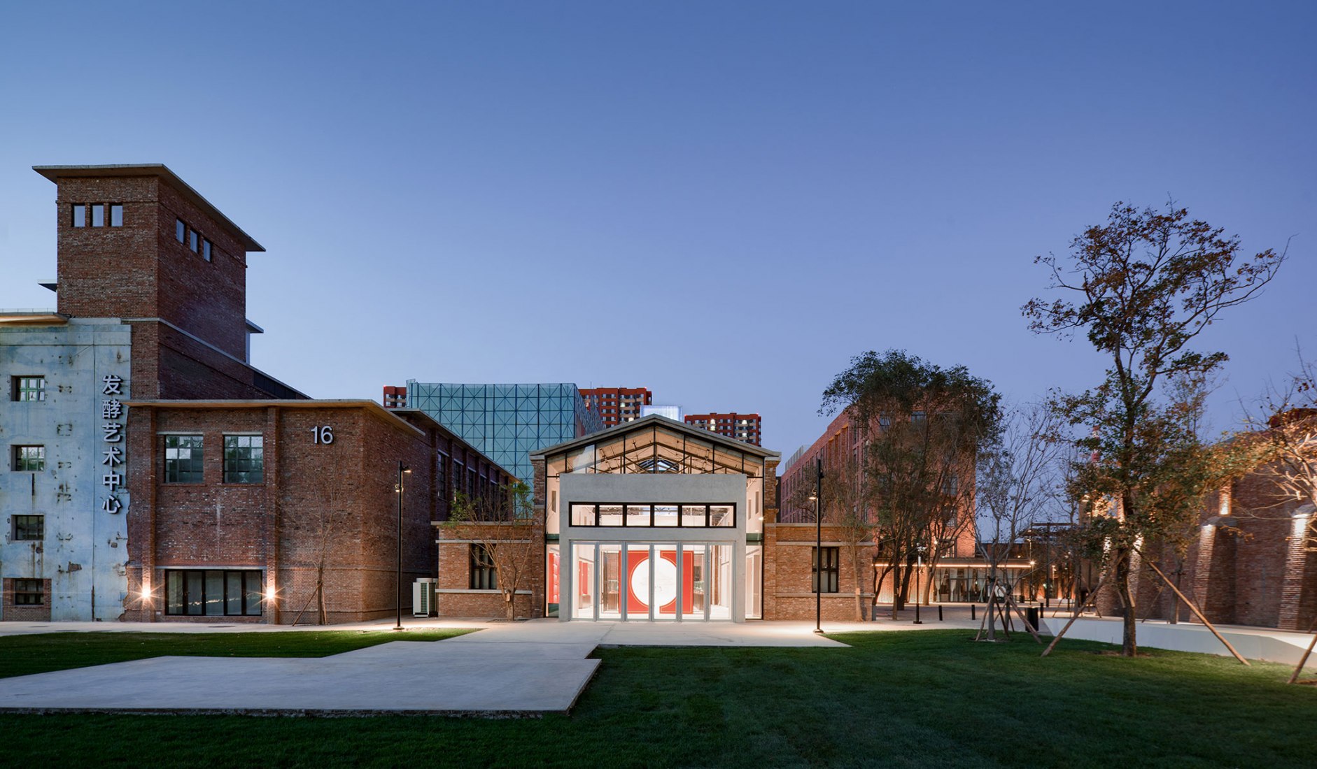 Red Plum Parque Cultural y Creativo por AAarchitects & IIA Atelier. Fotografía por LOTAN Architectural Photography & Fancy Images