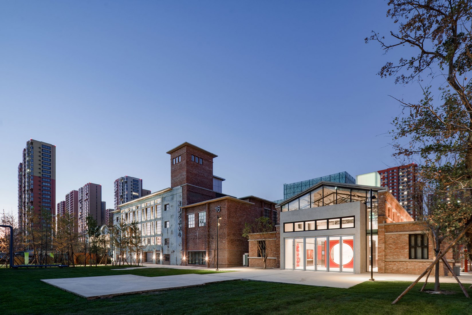 Red Plum Parque Cultural y Creativo por AAarchitects & IIA Atelier. Fotografía por LOTAN Architectural Photography & Fancy Images