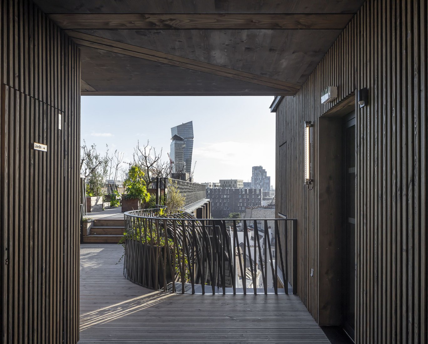 Etoffes de Tolbiac by Vincent Parreira-AAVP. Photograph by Luc Boegly.